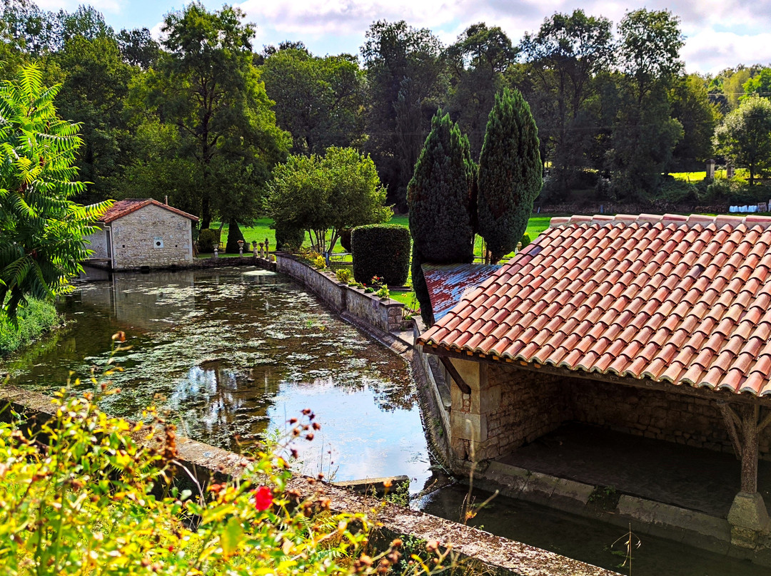 Lavoir De Charroux景点图片