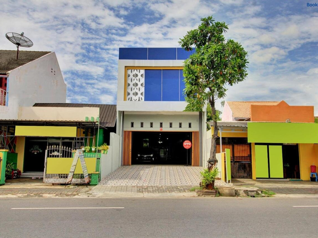 Super Oyo 90767 Gm Guest House