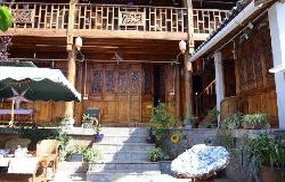 丽江浮云客栈主图