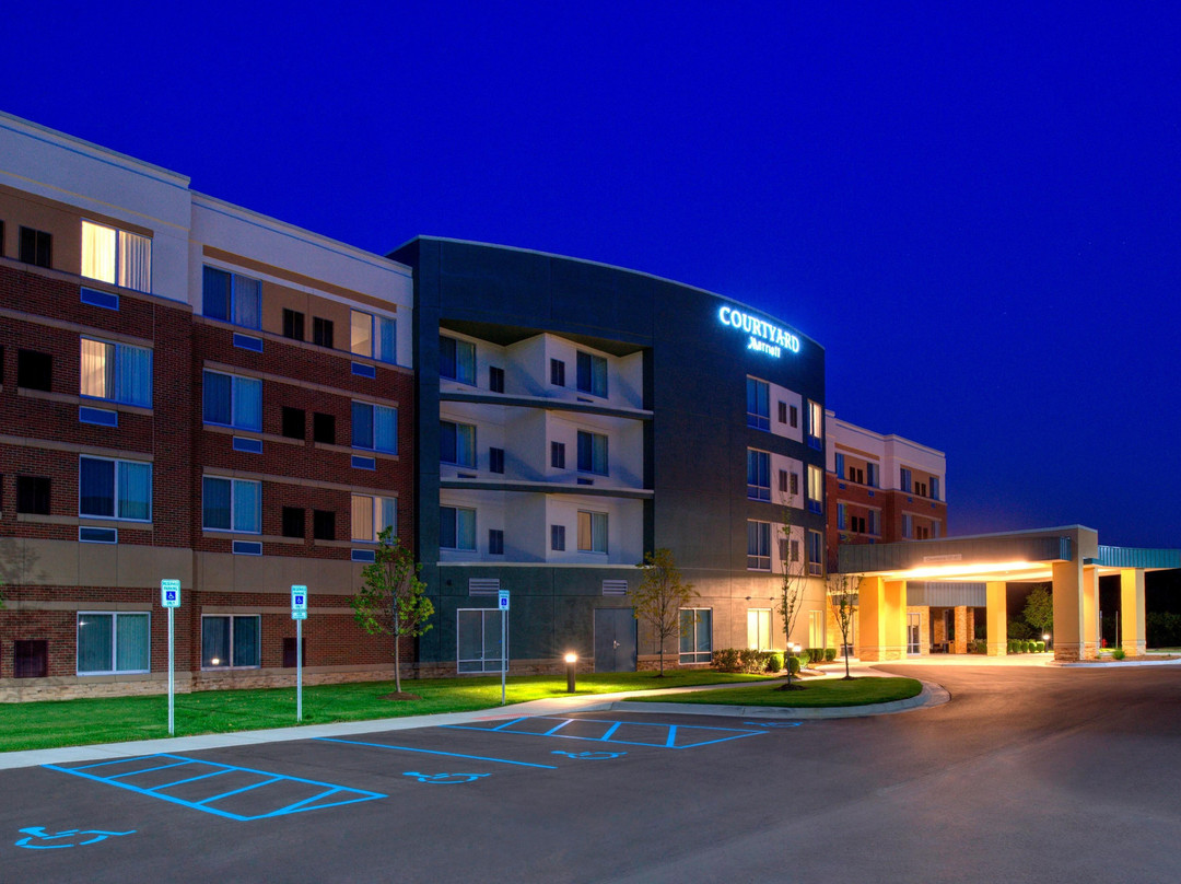 法明顿希尔斯酒店住宿-Courtyard by Marriott Detroit Farmington