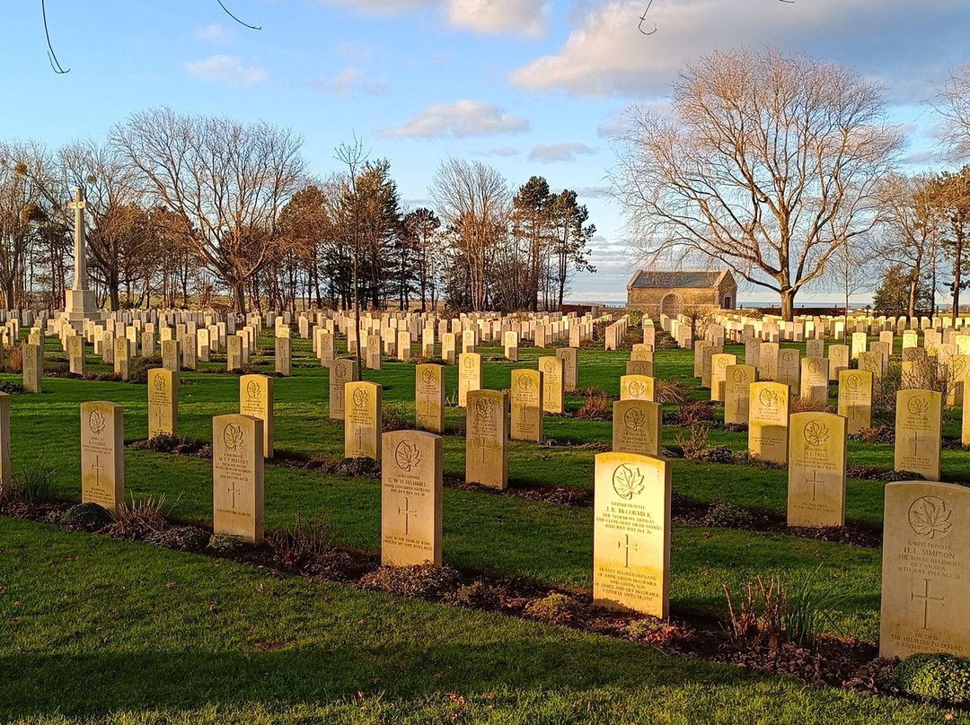 Beny-sur-Mer Canadian War Cemetery景点图片