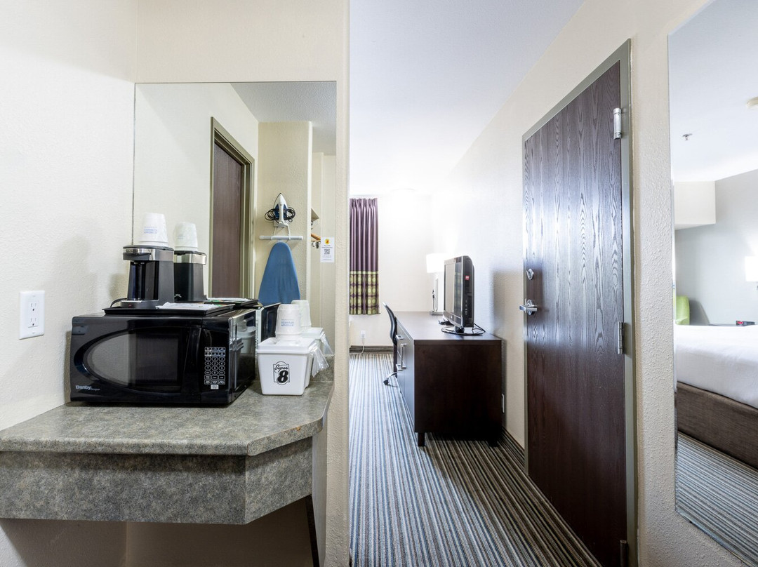 Super 8 by Wyndham Truro NS主图