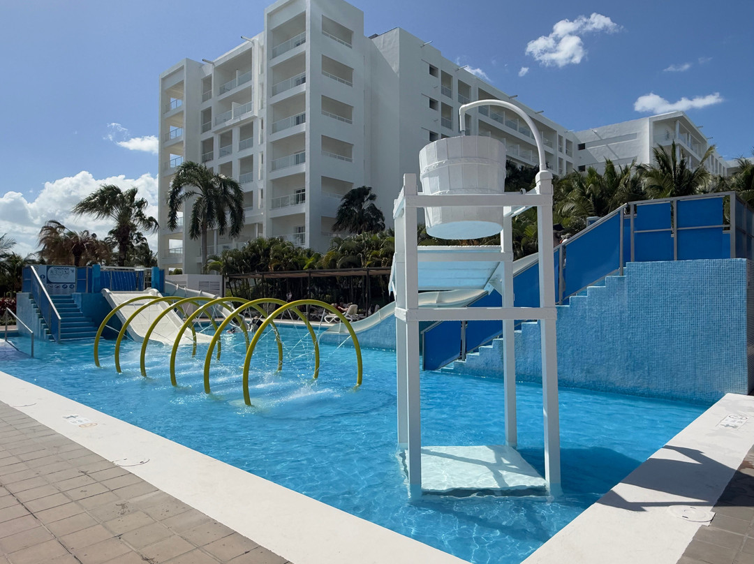 布兰卡海滩悦宜湾酒店主图