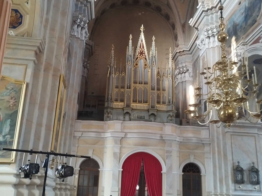 Cathedral of St. Peter and St. Paul-考那斯必去景点