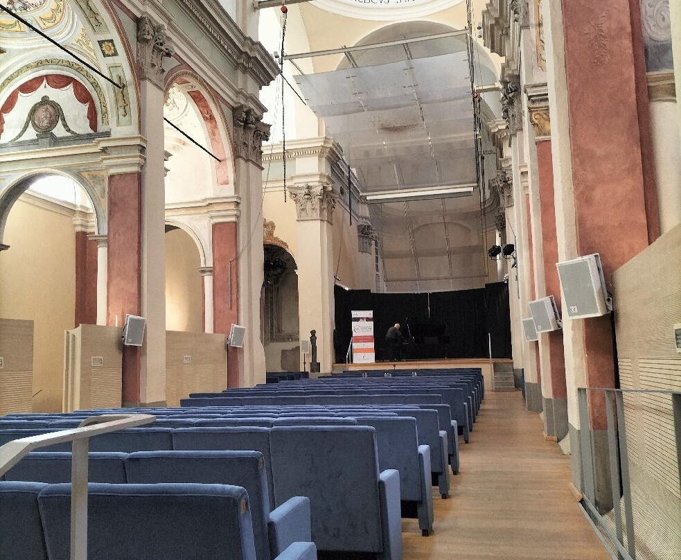 Auditorium Ex-Chiesa di San Francesco-基亚瓦里必去景点