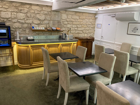 波拿巴特酒店主图