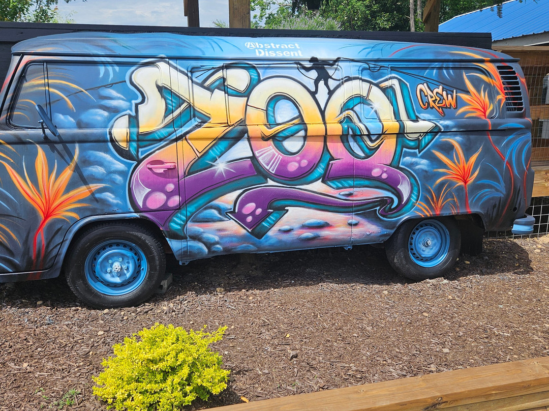 Broadway Zoological Park