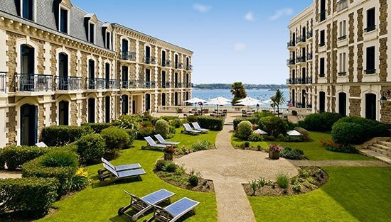 迪纳尔酒店住宿-Hotel Barriere Le Grand Hotel