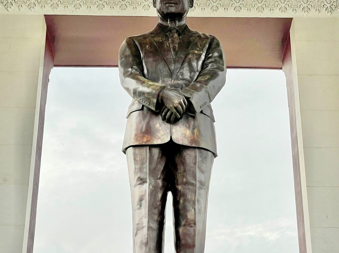 Statue of King Father Norodom Sihanouk-金边必去景点