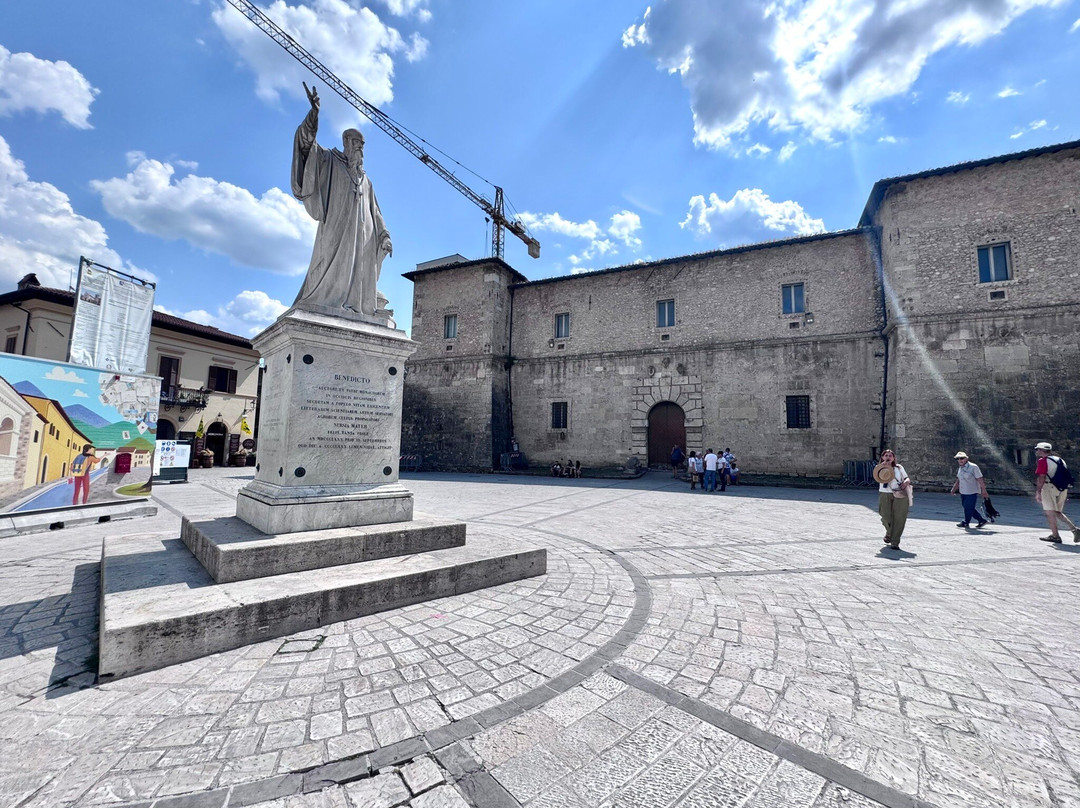 Statua Dedicata a San Benedetto Santo Patrono-诺尔恰必去景点