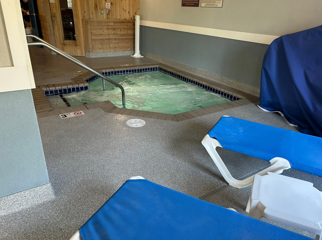 Park Point Marina Inn主图