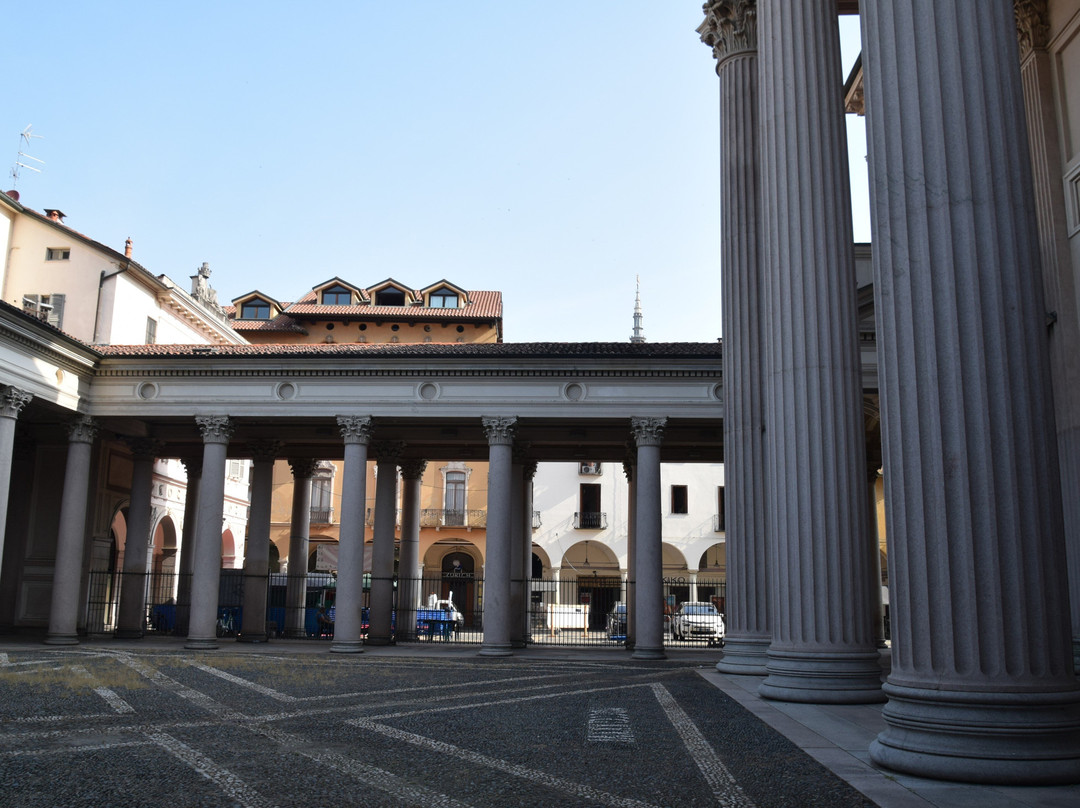 Cattedrale di Santa Maria Assunta-诺瓦拉必去景点