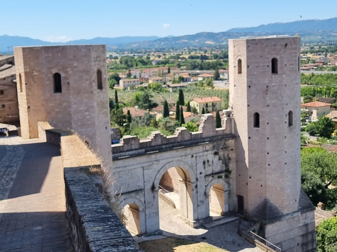 Torri di Properzio e Porta Venere-Spello必去景点