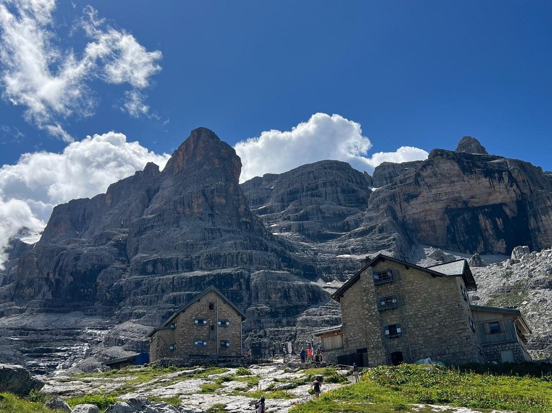 Rifugio Tuckett e Sella-马多纳迪坎皮格里奥必去景点
