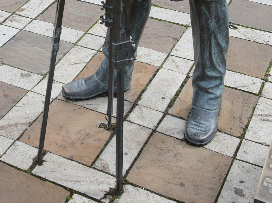 Statue En Bronze Du Photographe Alexandru Rosu À Bistrita-Bistrita必去景点