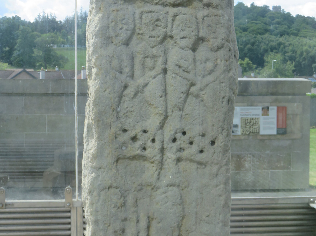 Sueno's Stone-福里斯必去景点