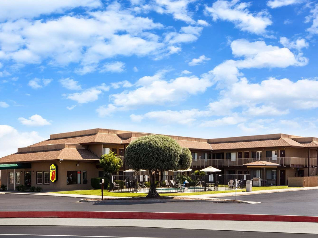 Springville酒店住宿-Super 8 by Wyndham Lindsay Olive Tree