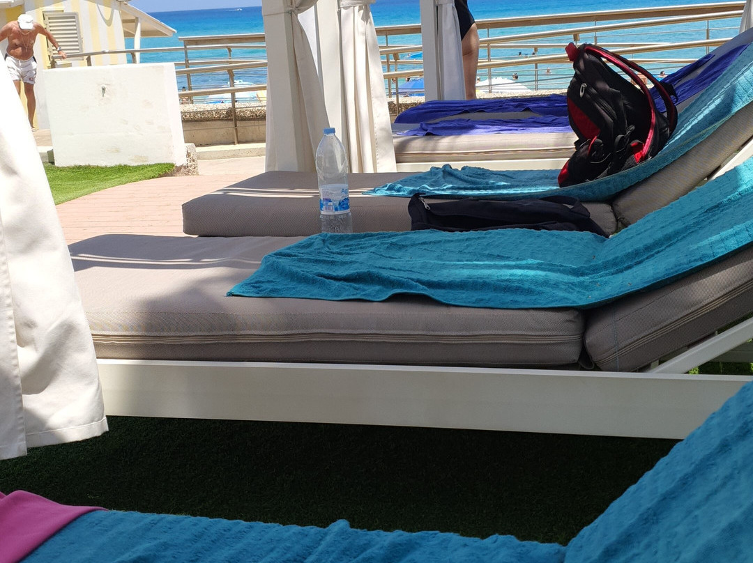 Flamingo Paradise Beach Hotel主图