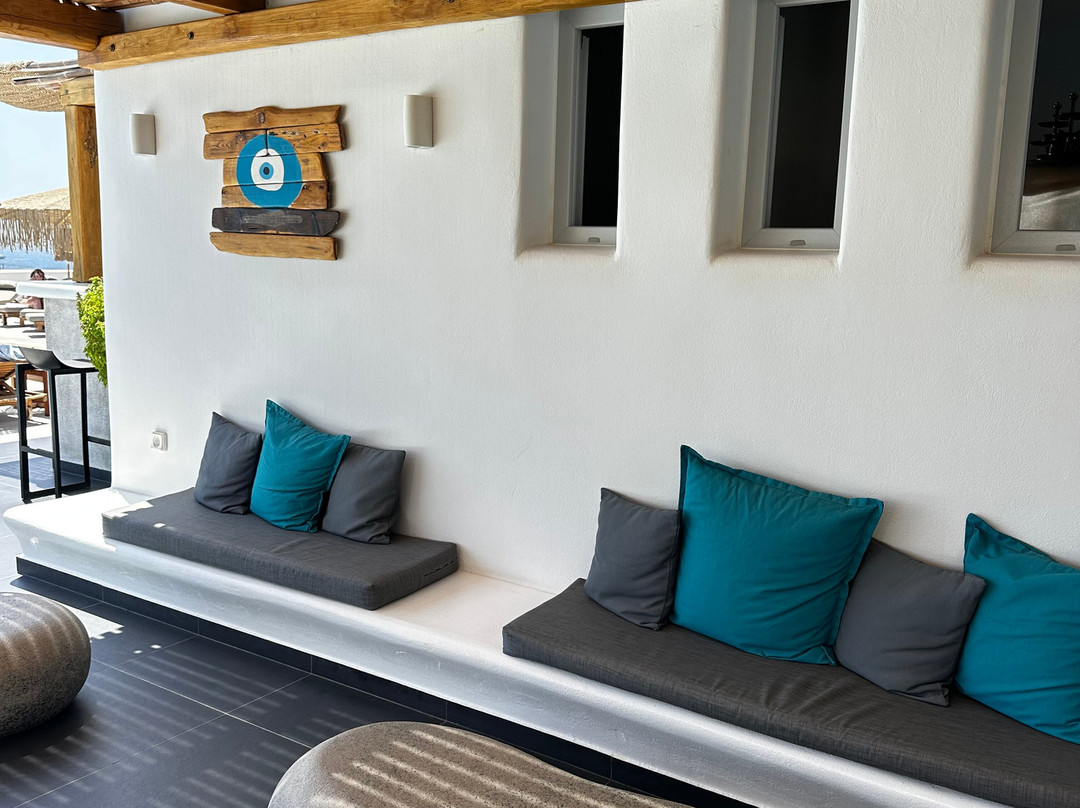 Lianos Village Hotel主图