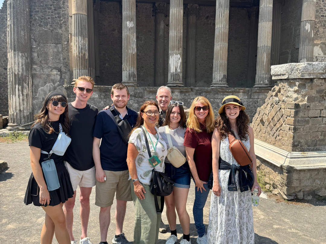 Lucia Pompeii Guide Tours-索伦托必去景点