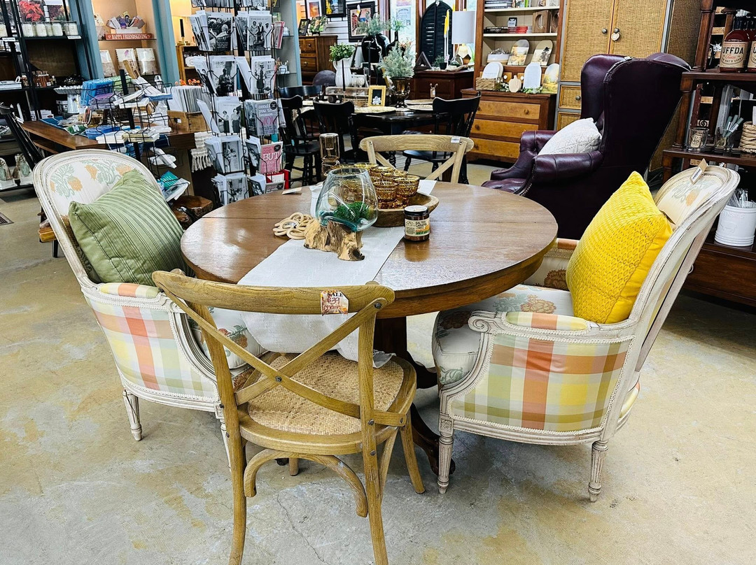 Salvage Sisters, A Repurposed Store-Baxter必去景点