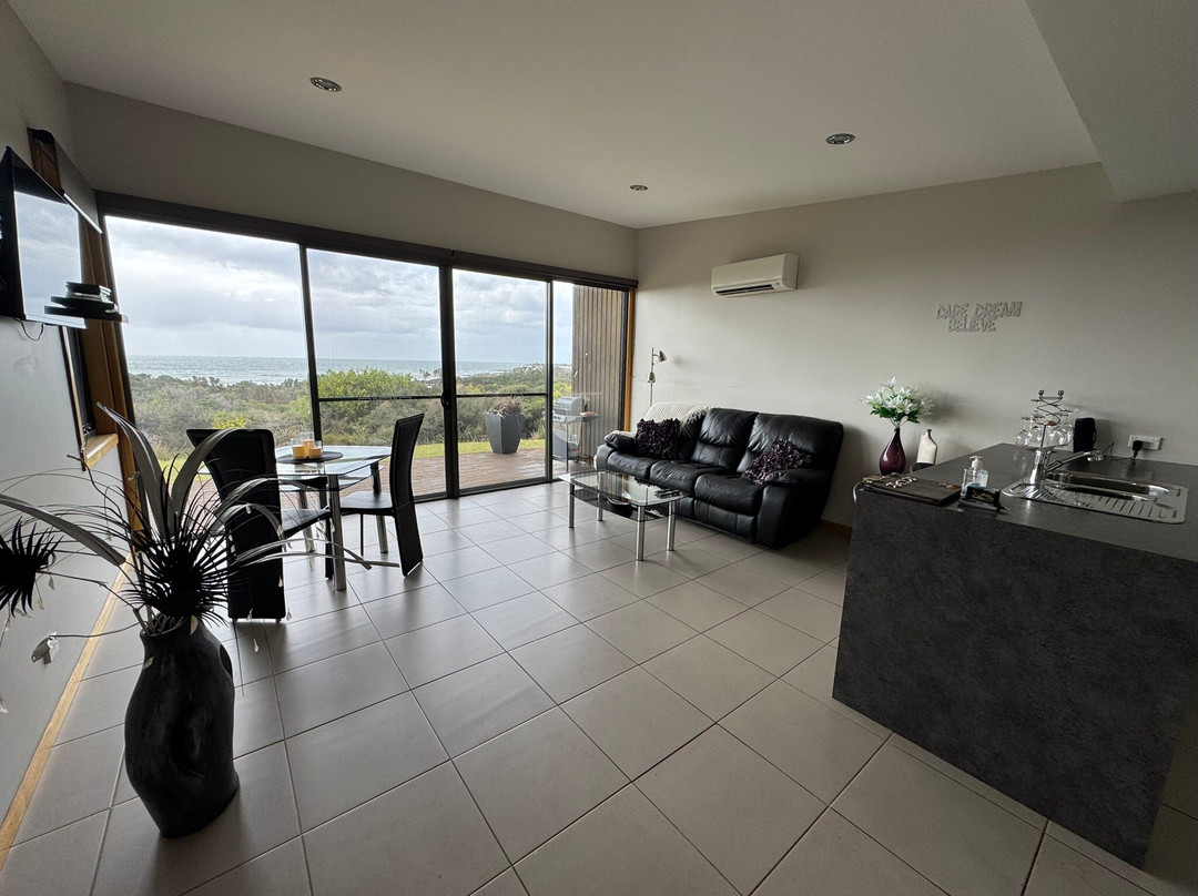 Rocky Cape Retreat主图