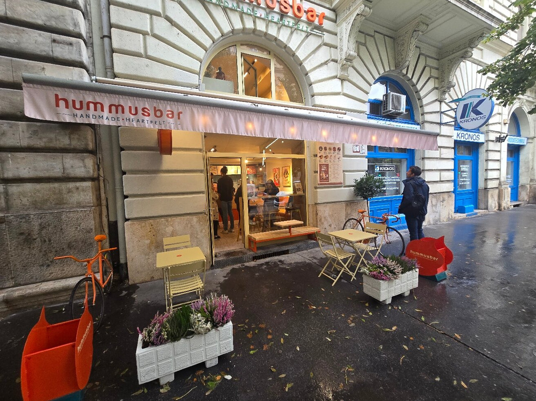 Hummusbar - Alkotmány