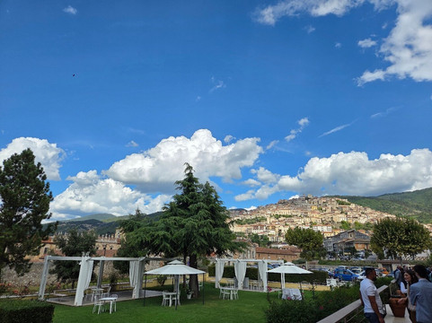 策图萨大酒店主图