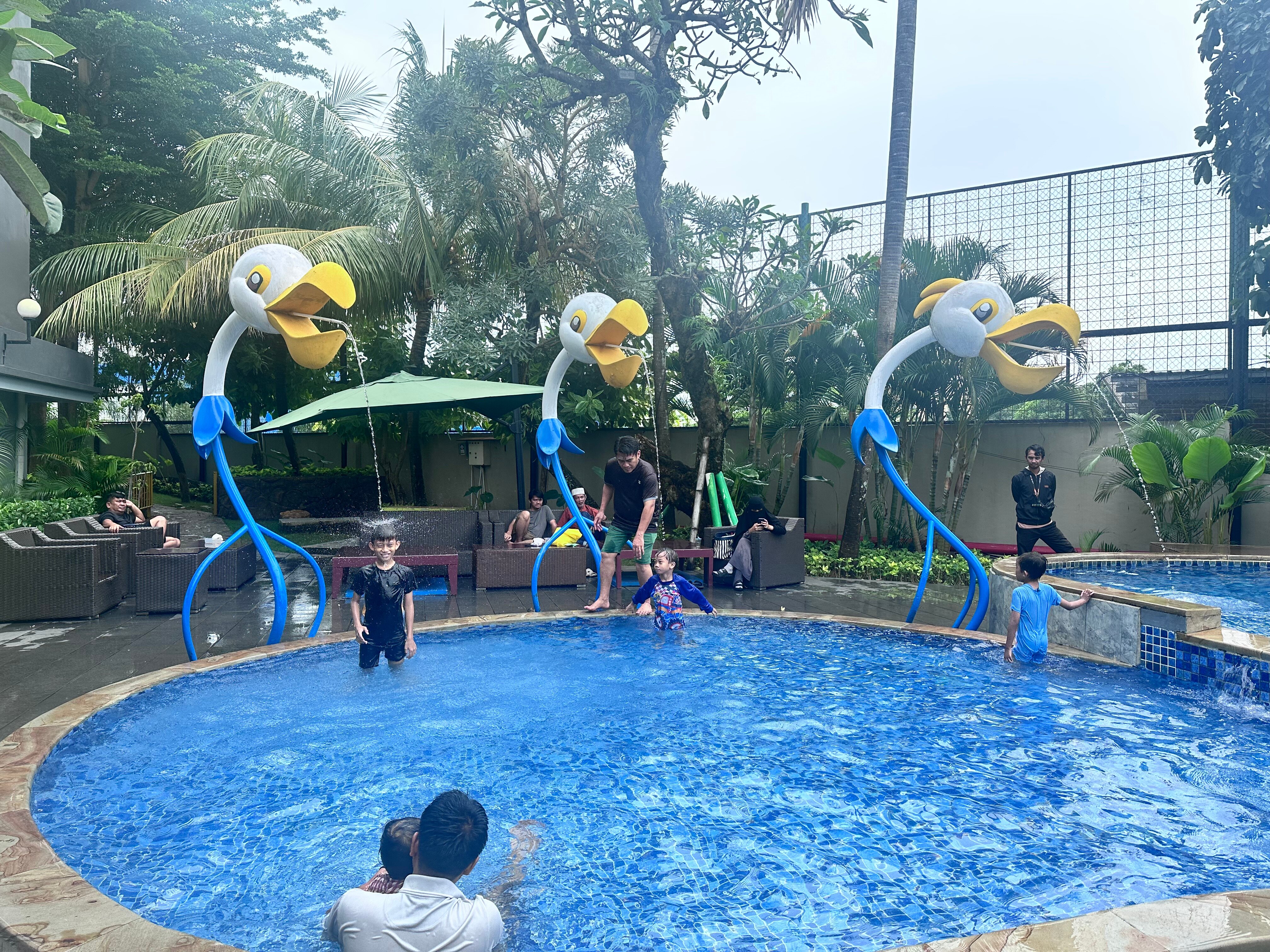 MaxOneHotels @ Resort Makassar-泳池