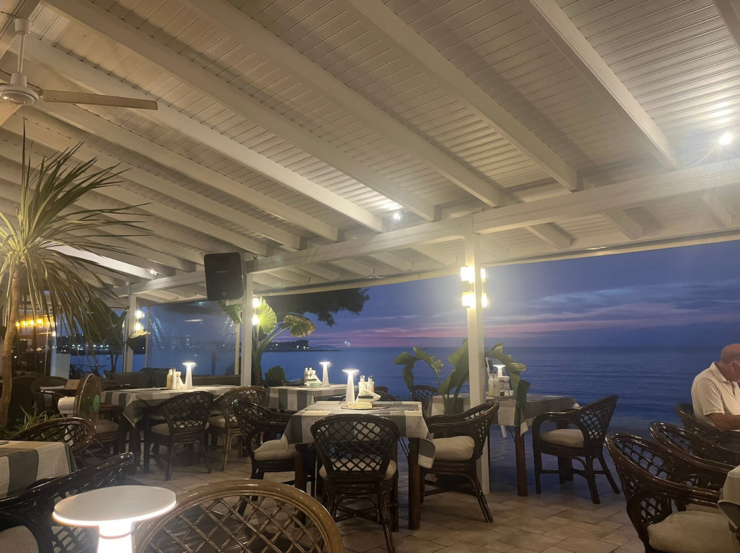 Ninos On The Beach Hotel主图