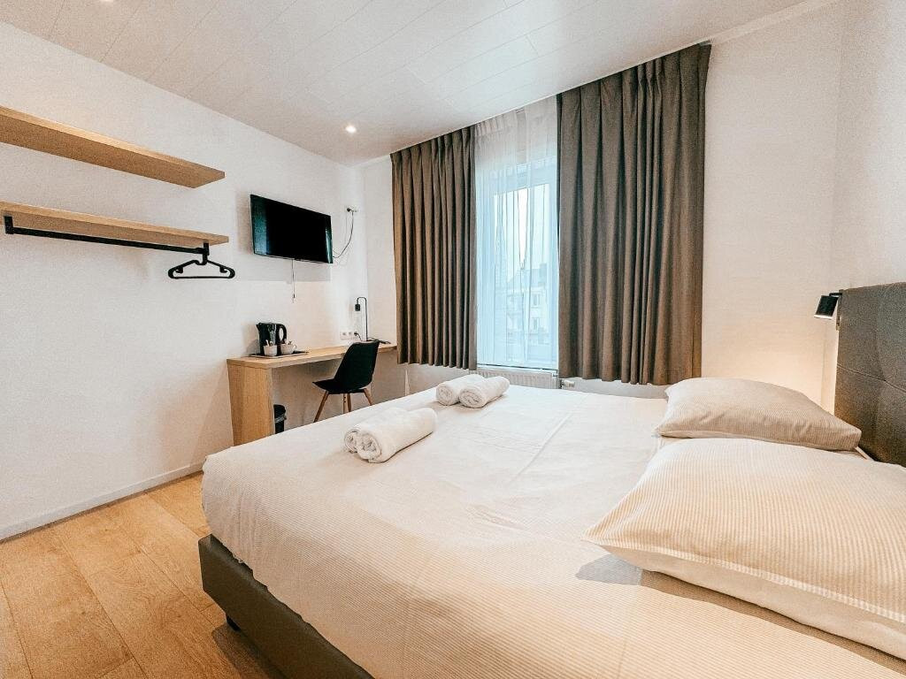 Alpha Hotel