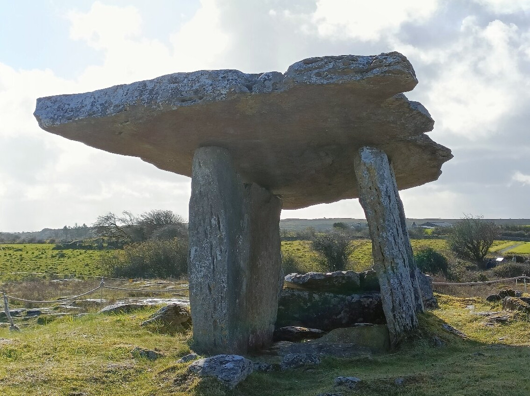 Poulnabrone Dolmen-克莱尔郡必去景点