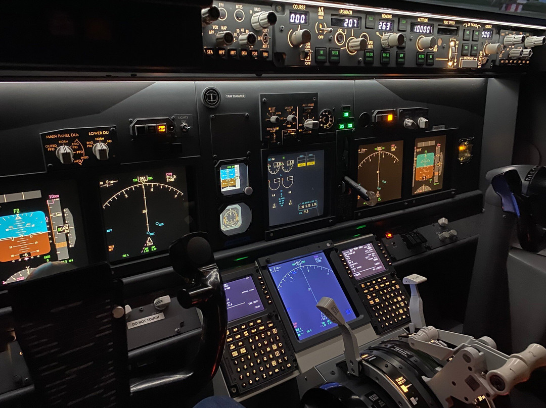 Simair737 Flight Simulators-切尔滕纳姆必去景点