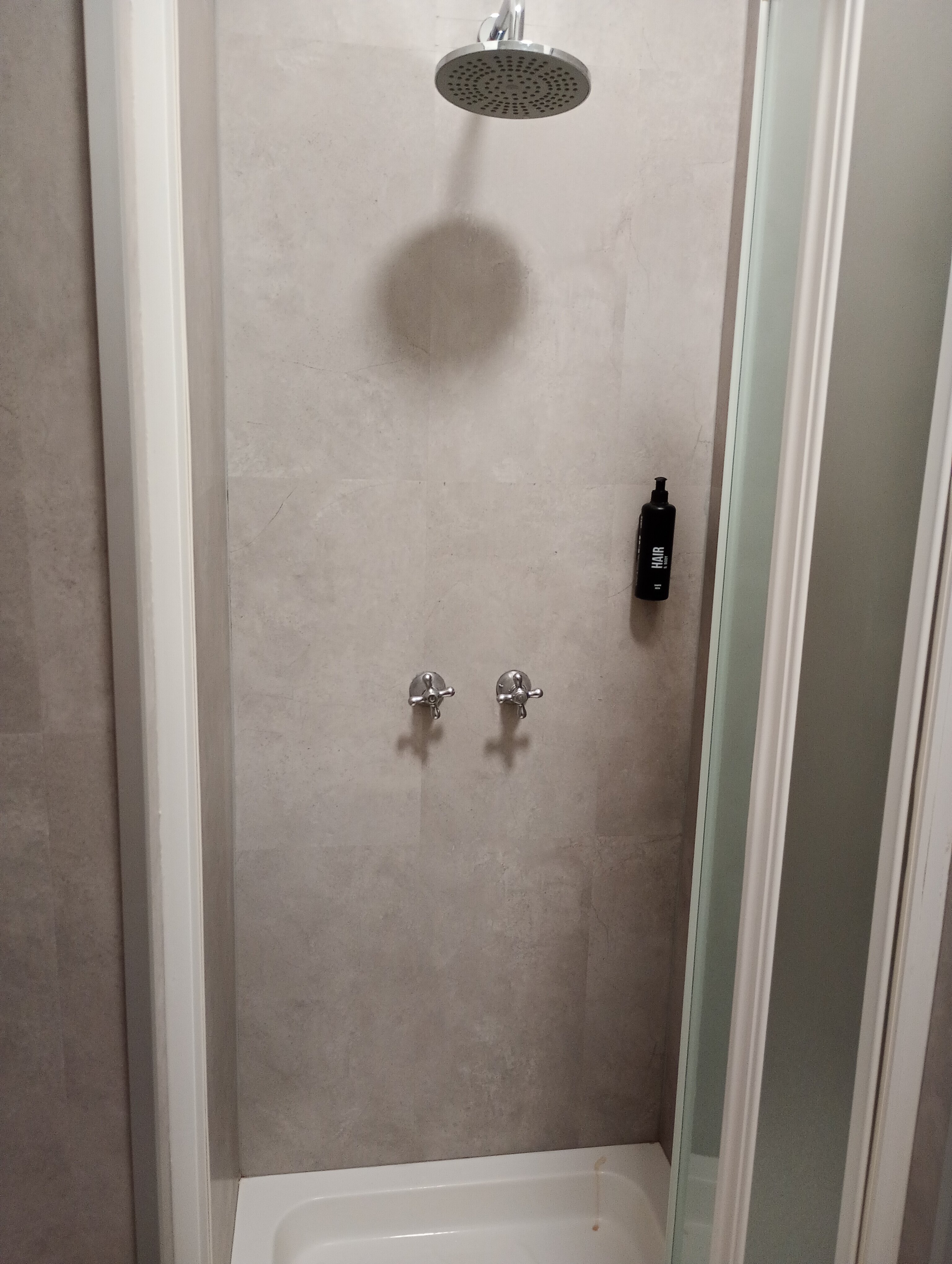 Embassy Park Hotel-浴室