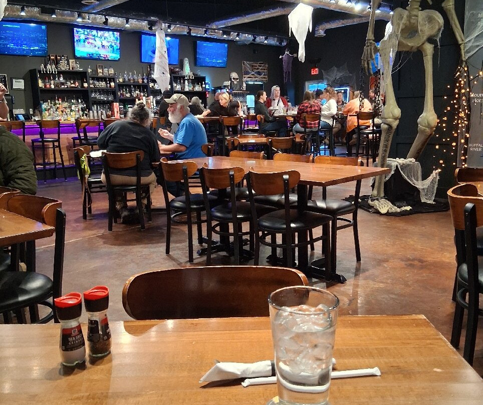 Live Edge Bar & Grill