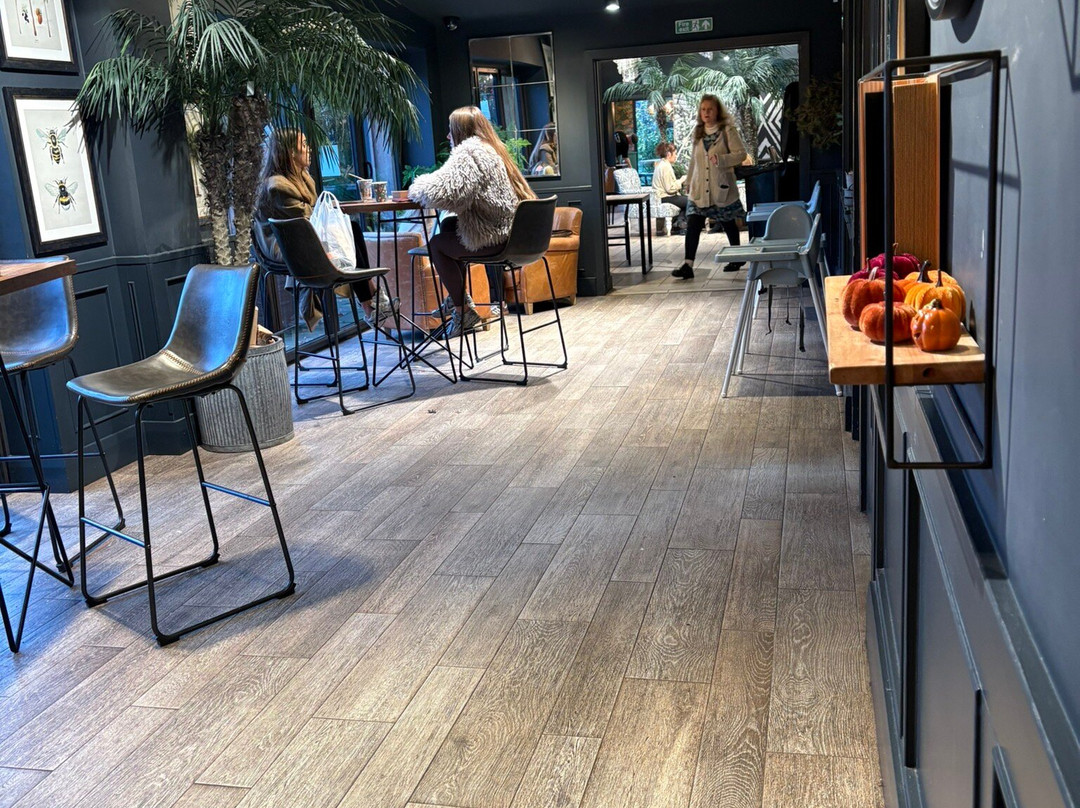 The Hollies Farm Shop-Little Budworth必去景点