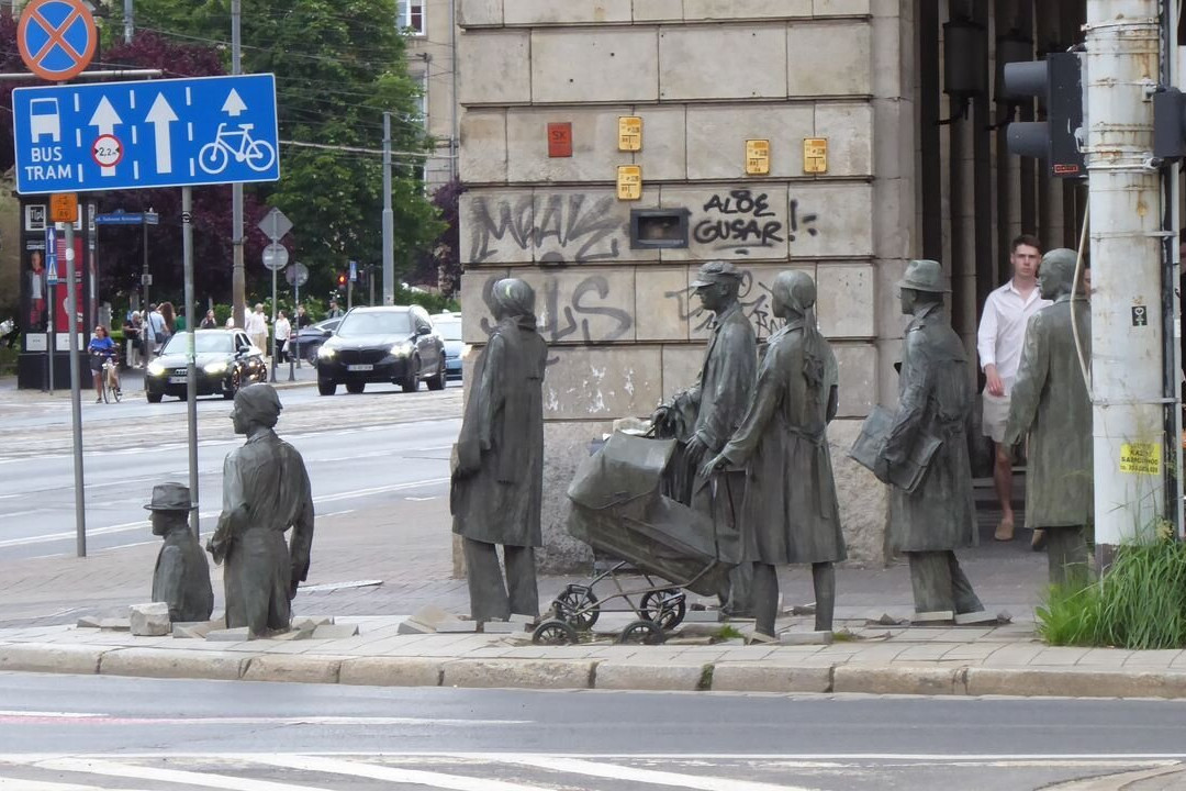 Monument to the Anonymous Passerby-弗罗茨瓦夫必去景点