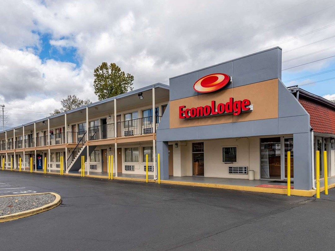 Econo Lodge North