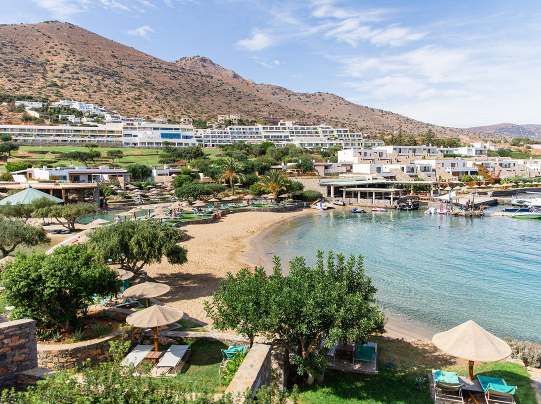 伊罗达半岛全套房酒店主图