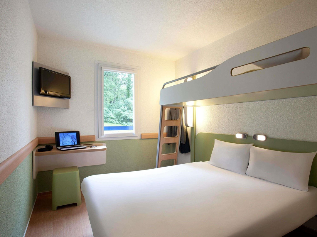 宜必思快捷比亚里茨昂格莱酒店