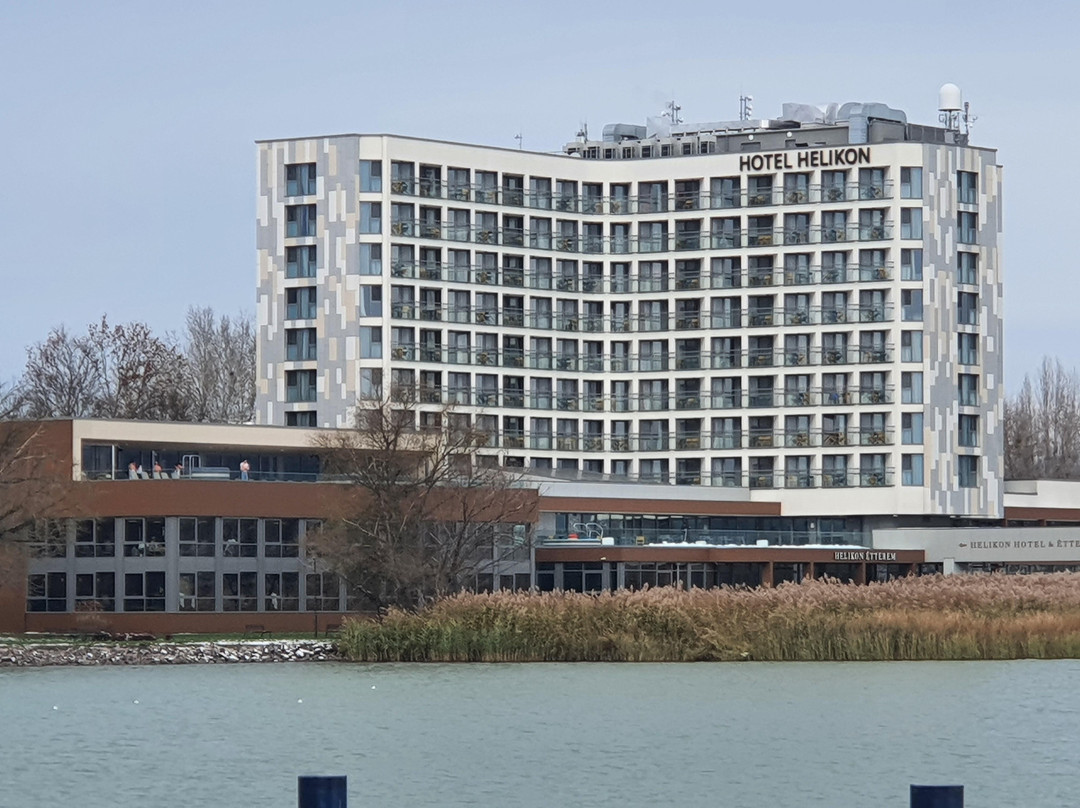 海利肯酒店主图