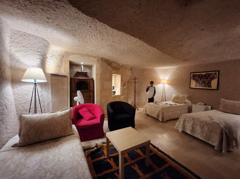 基斯塔洞穴酒店主图