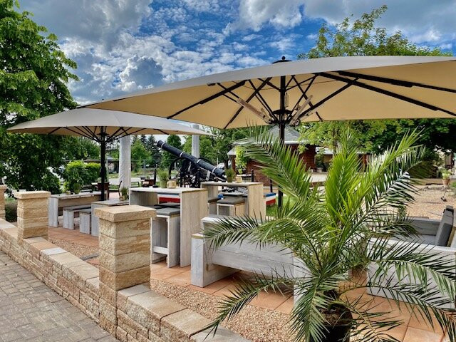 祖尔克奈尼酒店主图