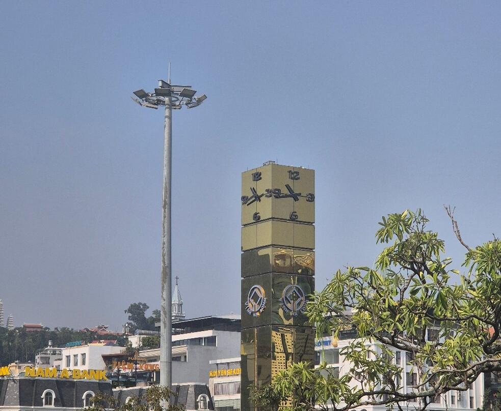 Clock Tower Roundabout-Ha Long City必去景点