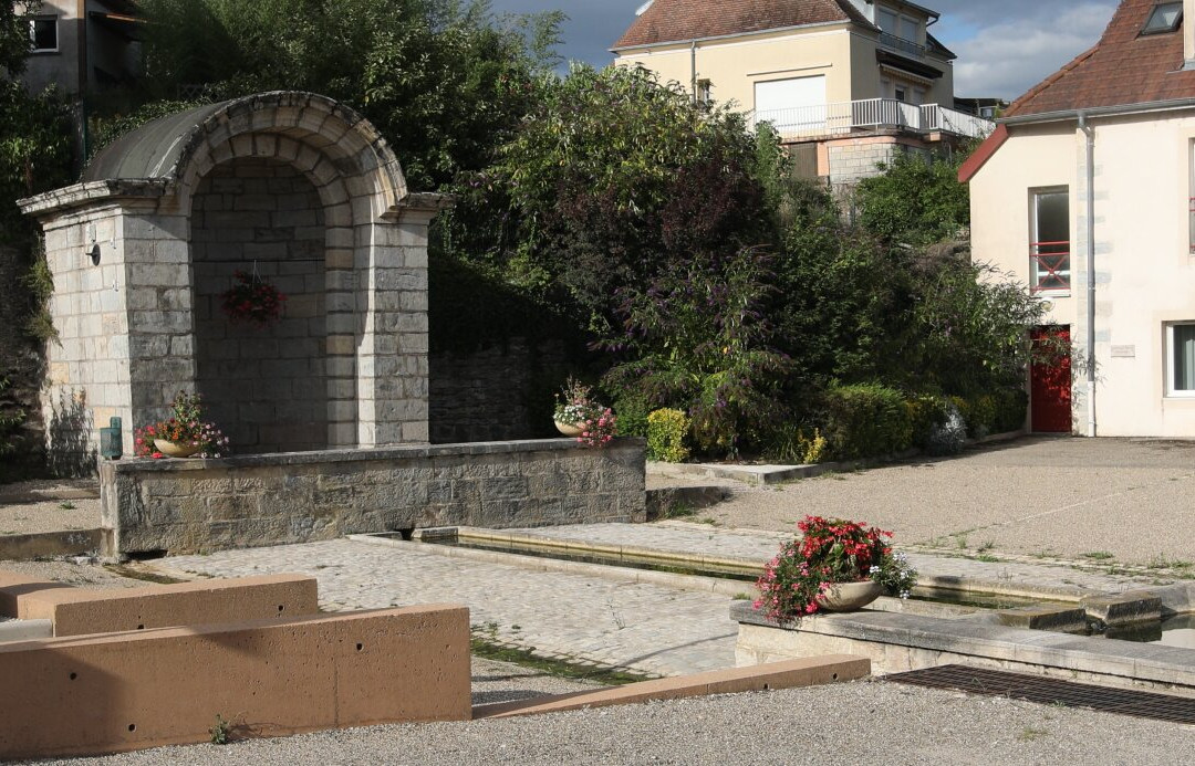Le lavoir de Brevans et sa fontaine-Brevans必去景点