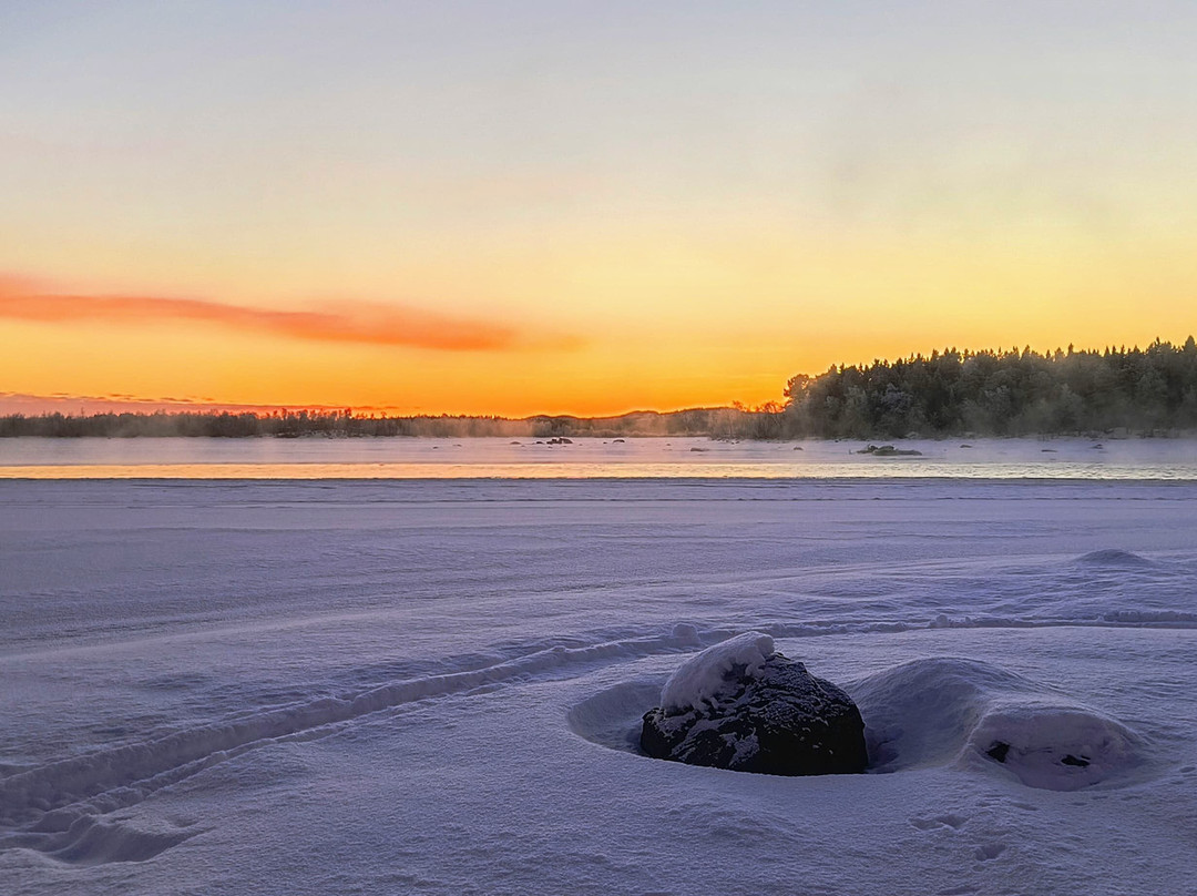 老爷爷极光团-基律纳必去景点