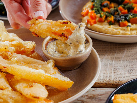 玫瑰皇冠酒店主图