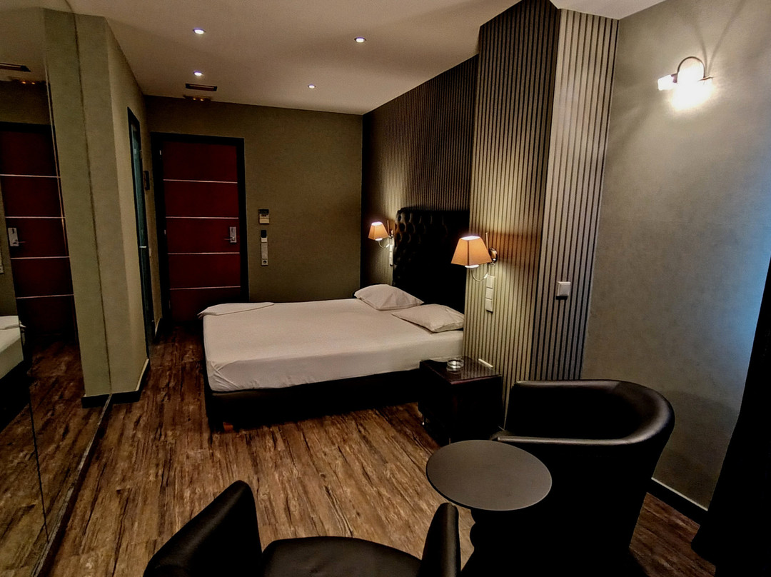 卡罗尔酒店主图