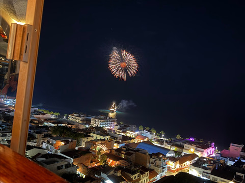 The Palm Cabaret and Bar-瓦拉塔港必去景点
