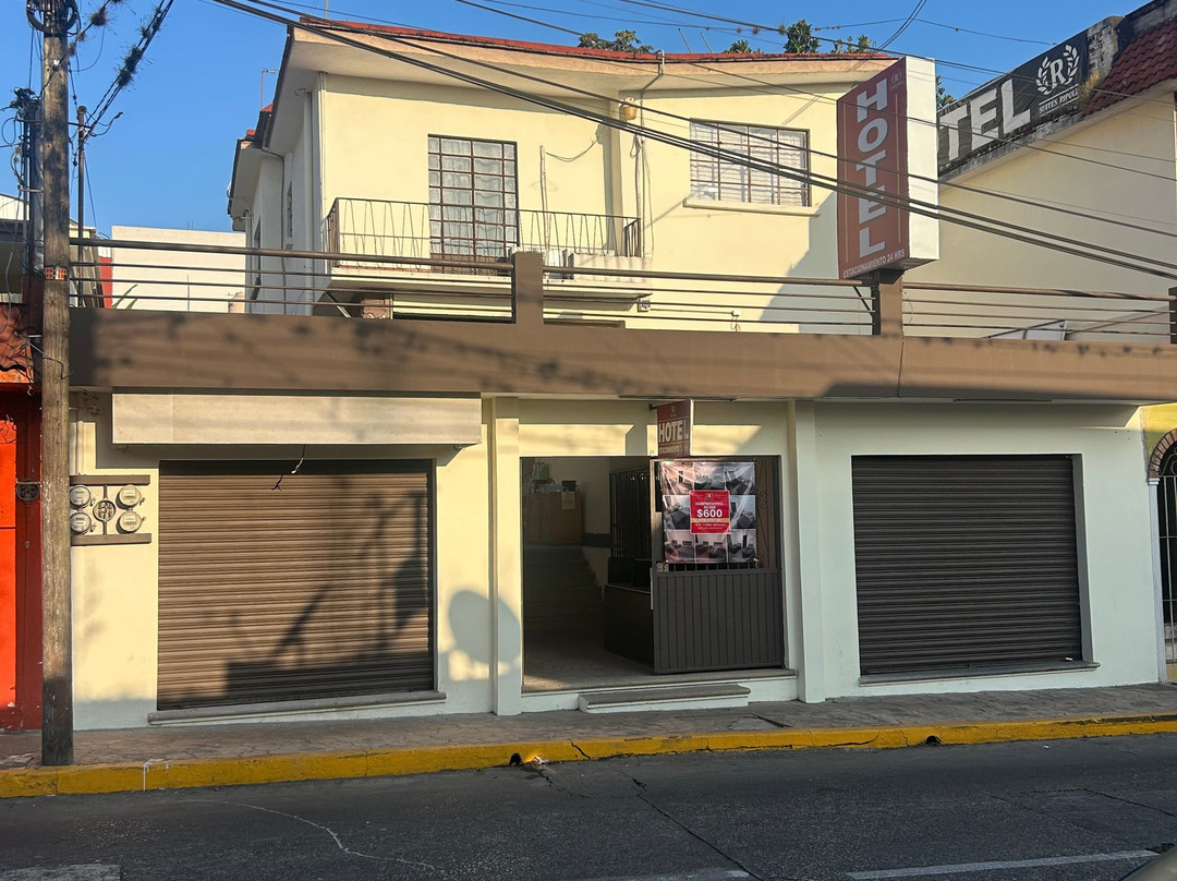 科尔多瓦里波套房酒店主图